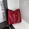 Bolso de Mano con Colgante de Color Sólido y Textura de Estrella para Mujer, Modelo Nuevo 2026, Gran Capacidad, Laqueado, Bolso Tote de Hombro para Viajes