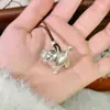Collar de Gato de la Suerte Mariposa con Diamantes Microincrustados, Colgante de Mariposa con Forma de Gato, Cadena Larga Versátil para Suéter para Mujer