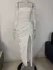 Vestido Longo de Verão Feminino Tubinho de Cetim Mature Estilo Francês com Cintura Marcada por Pregas e Fenda Alta Slim