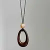 Estilo Harajuku ~ Collar con Colgante Ovalado Cortado en Cuerda de Cuero Negro para Mujer 2025 Nuevo Diseño de Nicho Cadena para Suéter Estilo Étnico