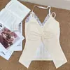 Top Cropped Sexy de Renda Patchwork com Decote V Torcido e Alça no Pescoço com Design de Bojo para um Lindo Costas