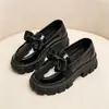 Zapatos de verano nuevos para mujer 2026, de PU, tamaño mediano y grande, estilo europeo y americano, cruzados, de punta redonda, sin cordones, de un solo color.