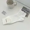 Meias cor pura algodão meias curtas finas respiráveis absorventes de suor primavera e outono estudante punho largo meias brancas pós-parto