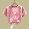 Camiseta de Algodão Puro de Manga Curta para Meninas Verão 2026 Novo Estilo Infantil Estilo Coreano Solta e Estilosa Estampa de Desenho Top de Verão