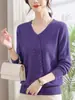 Novo suéter estilo chinês para mães, novo modelo outono e inverno, gola V, bordado tridimensional, cor sólida, estilo chinês tradicional, cardigã de tricô vermelho vintage