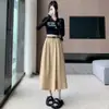 Foto real de falda midi de algodón lavado estilo europeo para mujer de otoño, de cintura alta, con bajo amplio, adecuada para tipo de cuerpo pera, con un efecto de caída que disimula las caderas