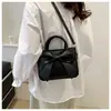 Bolsa Pequena com Laço para Mulheres 2024 Primavera Nova Estilosa Bolsa Saco Design de Nicho Feminina Bolsa de Ombro