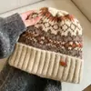 Gorro de Punto Fair Isle de Nicho Otoño/Invierno 2026 para Mujer, Gorro de Lana Grueso Cálido Protector de Orejas, Gorro para Clima Frío, Efecto Adelgazante