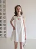 Vestido de verão estilo coreano para mulheres, simples e elegante, com gola redonda, sem mangas, bordado e um corte A solto jovial