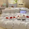 Ins Conjunto de cuatro piezas con bordado de oso lindo estilo coreano, algodón lavado, funda nórdica y juego de sábanas simples, adecuado para dormitorios, conjunto de tres piezas