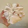 Suave y Elegante Scrunchie de Satín con Acabado Brillante, Accesorio para el Cabello de Alta Gama para Mujeres, Diadema Grande, Goma Elástica, Scrunchie Extra Grande
