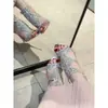Salto Alto com Bico Aberto e Strass para Mulheres 2025 Outono/Inverno Novo Estilo Tira Única Sexy Moda Calçados Estilo Fada