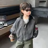 Jaqueta masculina para primavera e outono 2026 novo estilo, jaqueta casual com capuz estilosa para crianças, top de outono legal e moderno para bebês
