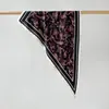Pañuelo de cabeza de estilo étnico, Pañuelo triangular de sarga imitación seda con estampado Paisley, Cubre cabeza, Pañuelo triangular con estampado Paisley al por mayor