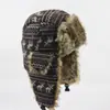 Venda direta do fabricante: Chapéu de Lã Lei Feng Bordado com Veado Espesso, Chapéu de Novo Estilo com Proteção para Orelhas, Adequado para Vento e Neve do Nordeste, Estilo Fresco e Doce