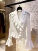 Blusa Branca de Manga Longa com Decote V Franzido Estilo Francês para Mulheres, Acinturada, Emagrecedora, Elegante, Única, Super Estilosa 2026