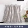 Toalla de baño drapable multifuncional toalla de baño absorbente ampliada de vellón de coral delantal de baño portátil para el hogar fabricantes al por mayor