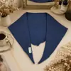 Bufanda triangular de terciopelo fino, estilo coreano, color liso, patrón de cuadros vintage, disponible en varios colores, adecuada para atuendos de otoño e invierno, bufanda de cuello elegante