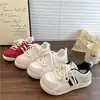 Populares tenis blancos de suela gruesa para mujer, estilo de entrenamiento alemán, nuevo modelo otoño 2026, versión coreana de nicho, tenis deportivos transpirables para estudiantes para mujer