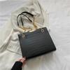 Bolso de cadena de estilo retro occidental, bolso de mujer 2023 popular, nueva moda, bolso bandolera simple, estilo coreano, hombro, pequeño, cuadrado