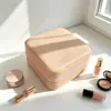 Caja cuadrada de cuero de calidad transfronteriza para embalaje de joyería para pendientes, anillos y accesorios de oro de estudiantes, suministrada directamente por el fabricante