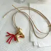 Cadena de Suéter de Pelo de Caballo del Año del Zodiaco de Otoño e Invierno, Diseño de Nicho, Oro Mate, Rojo, Azul, Sencillo, Moderno, Versátil, Collar Largo para Regalo