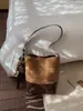 Bolsa Saco Grande Capacidade Retrô, Toque de Luxo Leve e Sofisticado, Bolsa Fosca de Nicho para Mulheres, Nova Bolsa de Ombro Outono e Inverno 2025
