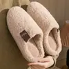 Novas pantufas de algodão com lã de cordeiro para homens e mulheres, quentes e grossas para o inverno, pantufas de algodão felpudo antiderrapantes para ambientes internos para casais