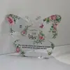 Regalo único de pompón de felpa y borla para mamá y abuela con llavero acrílico floral de mariposa-