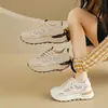 Zapatos de vestir transpirables de nuevo estilo, zapatos de papá, zapatos de mujer, zapatillas deportivas de verano para estudiantes, zapatillas casuales de malla, zapatos de suela gruesa para aumentar la altura