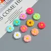 Acessórios de Resina Flor Margarida Colorida Pequena DIY Cola de Creme Capa de Celular Ímã de Geladeira Furo Fivela de Sapato Acessórios para Cabelo
