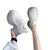 Zapatos de pastel de arroz suela gruesa para aumentar la altura zapatillas deportivas zapatos de papá 2026 nuevo estilo de otoño para personas bajas combinados con pantalones de pierna ancha zapatos de mujer de moda