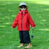 Chaqueta Roja 3 en 1 a Prueba de Viento e Impermeable con Capucha para Niños y Niñas en Otoño, Adecuada para Niños Pequeños y Bebés para Senderismo