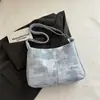 Bolso grande de estilo relajado 2026 nuevo bolso de hombro cruzado casual para mujer bolso tote tipo cubo simple