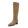 Ante de Vaca Completo con Hebilla Pequeña para Falda Botas de Caballero Invierno 2026 Tacón Medio Grueso Punta Cuadrada Cuero Genuino Botas Altas Mujer