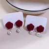 Pinza de Oreja de Terciopelo Vintage Color Vino Tinto Flor de Rosa Sin Perforación para Mujer, Pendientes de Clip Estilo Sirena Francesa Flor Gota de Agua Perla