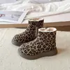 Botines Cortos de Algodón Cálidos Antideslizantes para Bebé, Zapatos de Algodón para Niña con Forro de Felpa, Botas de Nieve para Niños Estilo Coreano Engrosadas con Estampado de Leopardo para Otoño e Invierno