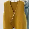 Elegante y chic chaleco de punto asimétrico con cuello en V para mujer, una nueva pieza casual de otoño/invierno que se puede combinar fácilmente con suéteres y otras prendas superiores.