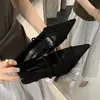 Sapatos macios estilo francês que não cansam os pés, sapatos femininos elegantes, sapatos pretos de salto alto retrô com bico para o verão, moda para o trabalho