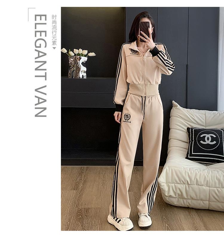 跨境淘货源分销2023秋冬季新款街头潮流减龄小个子爆款欧货网红款运动套装休闲运动气质休闲时尚流行新款秋装秋装女装时尚套装套装女装秋季套装女套装女女士运动服女装两件套套装卫衣套装休闲套装秋季套装女装时尚套装盐系休闲套装女装2023百搭设计感小众洋气欧货阿里国际站跨境采购Cross-border, shopping source, foreign trade, export, distribution 2023 fall, winter, new, street trend, explosive, European goods, network red, sportswear, leisure sports, temperament leisure, fashion popular, new autumn wear, autumn women's wear, fashion suit, women's wear, women's wear, women's wear, women's sportswear, women's two-piece, hoodie suit, casual suit, autumn suit, women's wear, Fashion suit salt department, casual suit women's dress, Ali International Station, cross-border procurement