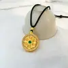 Tienda de Oro Mismo Estilo Oro de Arena Vietnamita Brújula Giratoria Colgante Mantra de Seis Palabras Alta Retención de Color Disco Redondo Incrustado de Diamantes Collar de Moda
