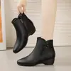 Botas curtas da moda para mulheres, novo estilo de inverno 2026, estilosas, antiderrapantes, com sola macia, forradas com fleece, quentes e adequadas para mulheres de meia-idade e idosas.