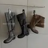 Botas para mujer 2026 nuevo estilo hebilla de cinturón botas plisadas versátiles cuero suave caña larga botas de montar