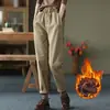 Calça Harem Espessa Forrada com Fleece de Sarja 100% Algodão para Mulheres, Nova Calça Casual Elegante Outono/Inverno 2026 com Cintura Elástica, Calça Longa da Moda
