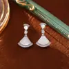 Populares Aretes Naturales en Forma de Abanico de Nácar, Gama Alta, Modernos, Aretes Ligeros y Lujosos, Joyería de Hada Exquisita y Versátil