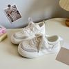 Blanco Leche Suela Gruesa Zapatos de Entrenamiento Alemanes Zapatos Blancos Mujer Primavera 2025 Nuevo Versátil Nicho Feo Lindo Zapatos Pan 6624