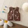 Chaleco para niña, otoño e invierno, nuevo estilo occidental, para niñas pequeñas, bordado, con doble bolsillo, con oso, ropa exterior, chaleco con forro polar a juego.