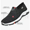Zapatos de Punto Fly para Hombre al por Mayor Nueva Colección Primavera y Verano 2024 Slip-On Zapatos de Papá Zapatos Casuales Ligeros Transpirables de Malla para Venta Transfronteriza