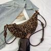 Directo de fábrica super fuego bolsa pequeña de leopardo otoño e invierno nueva versátil bandolera bolsa de albóndiga explosión popular bolsa de croissant