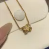 Collar de Libro de Caperucita Roja con Passepartout de Cinta Pintado a Mano Cadena para Cintura Clavícula de Mujer Diamante Super Brillo Pequeño